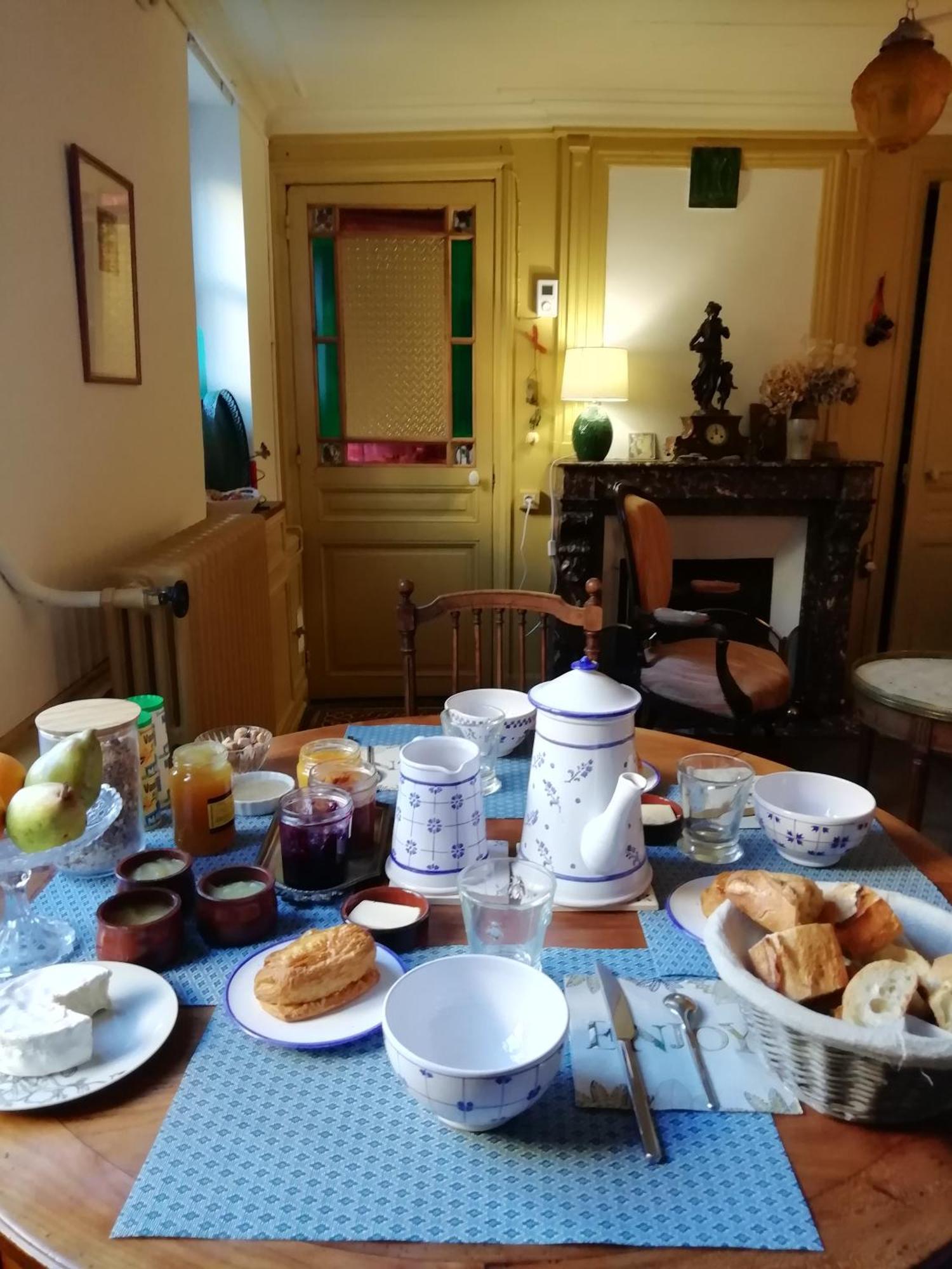 Bed and Breakfast La "charcuterie" GREBER Beauvais Exterior foto